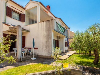 Apartment Two bedroom apartment with terrace Njivice, Krk A-20548-a - Outdoor photo 6