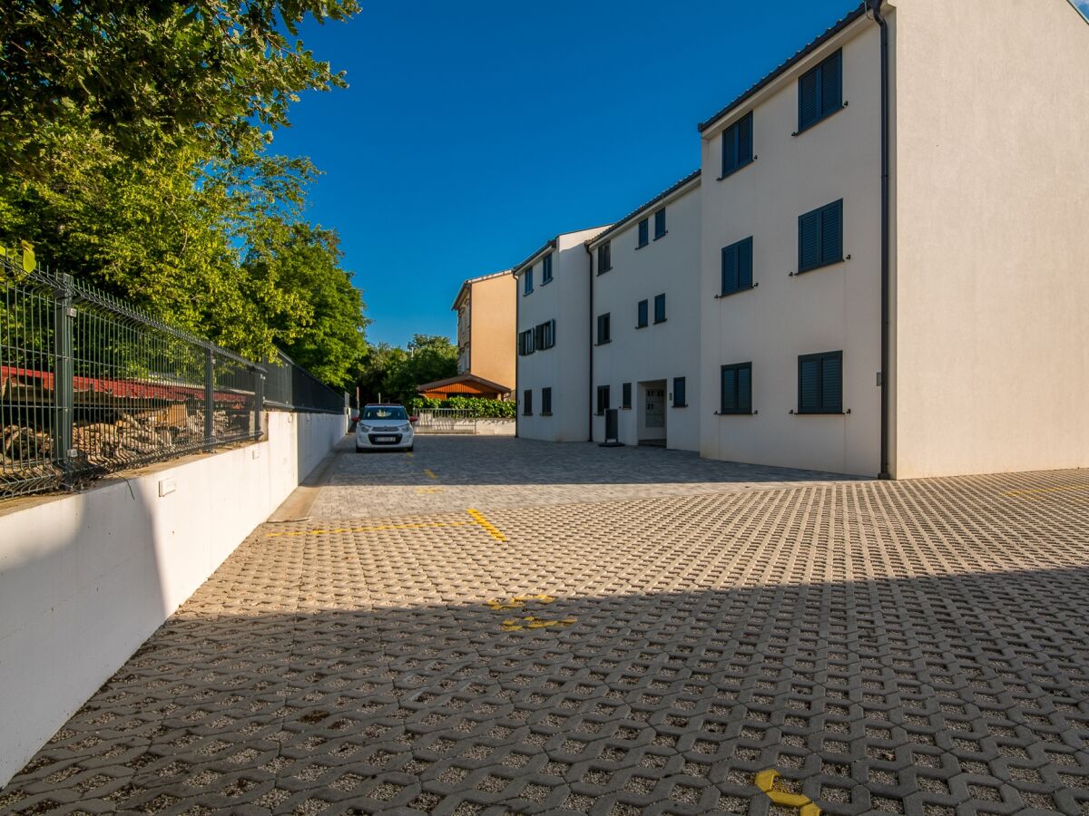 Apartment Three bedroom apartment with terrace Malinska, Krk A-20484-b - Outdoor photo 2