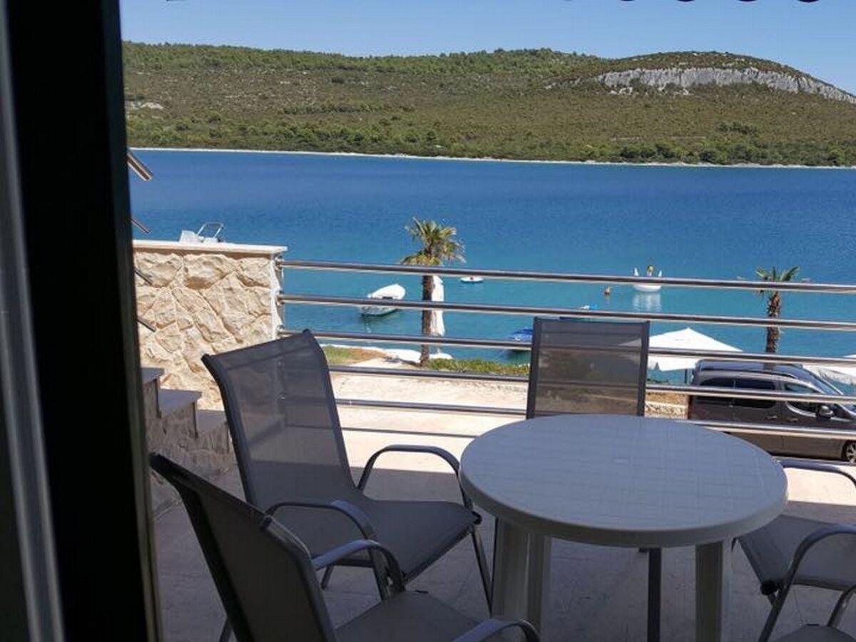 Apartment One bedroom apartment near beach Cove Mala Lamjana, Ugljan A-21182-b
