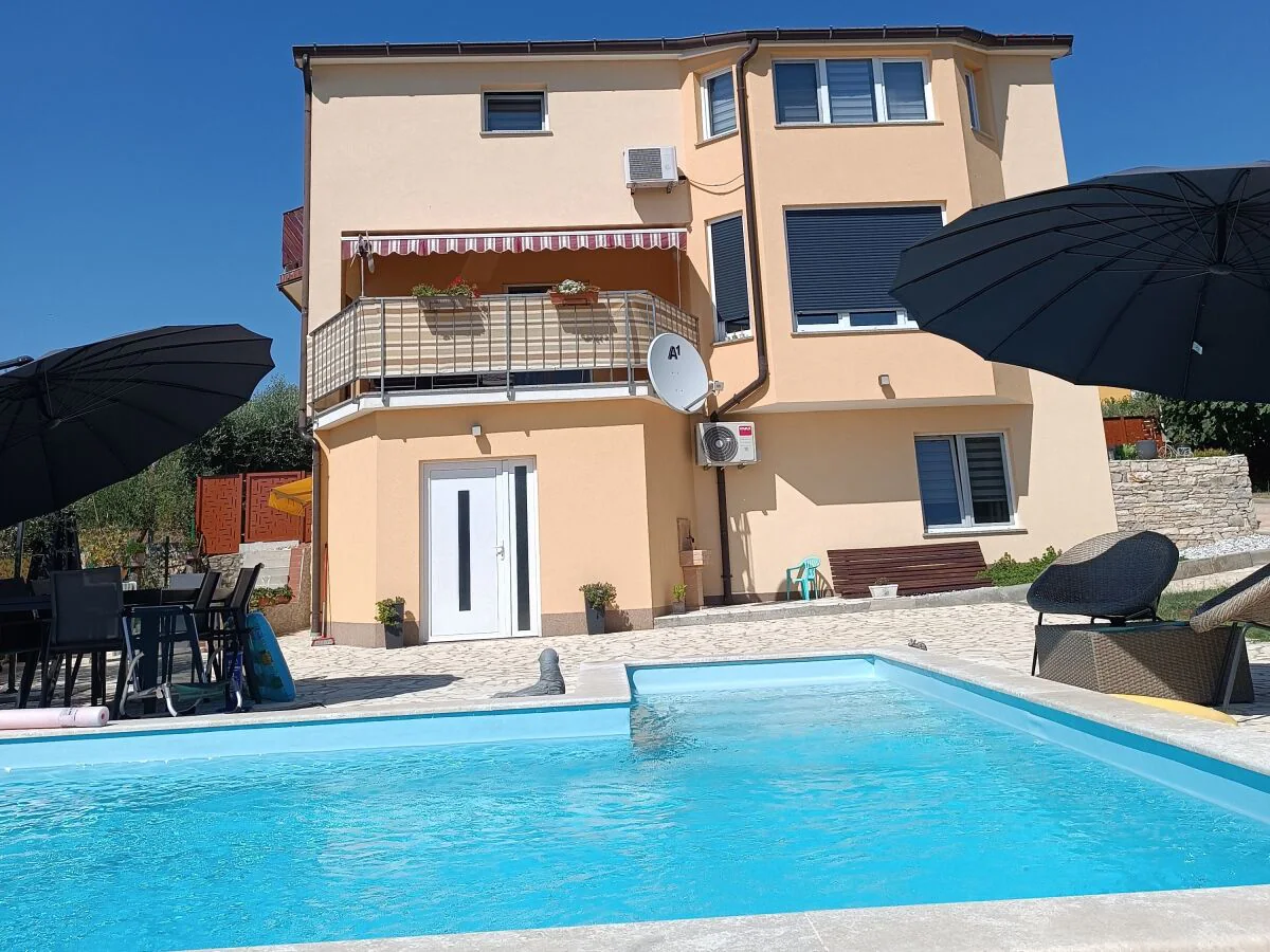 Apartment One bedroom apartment with terrace Kaštel, Central Istria - Središnja Istra A-21309-b