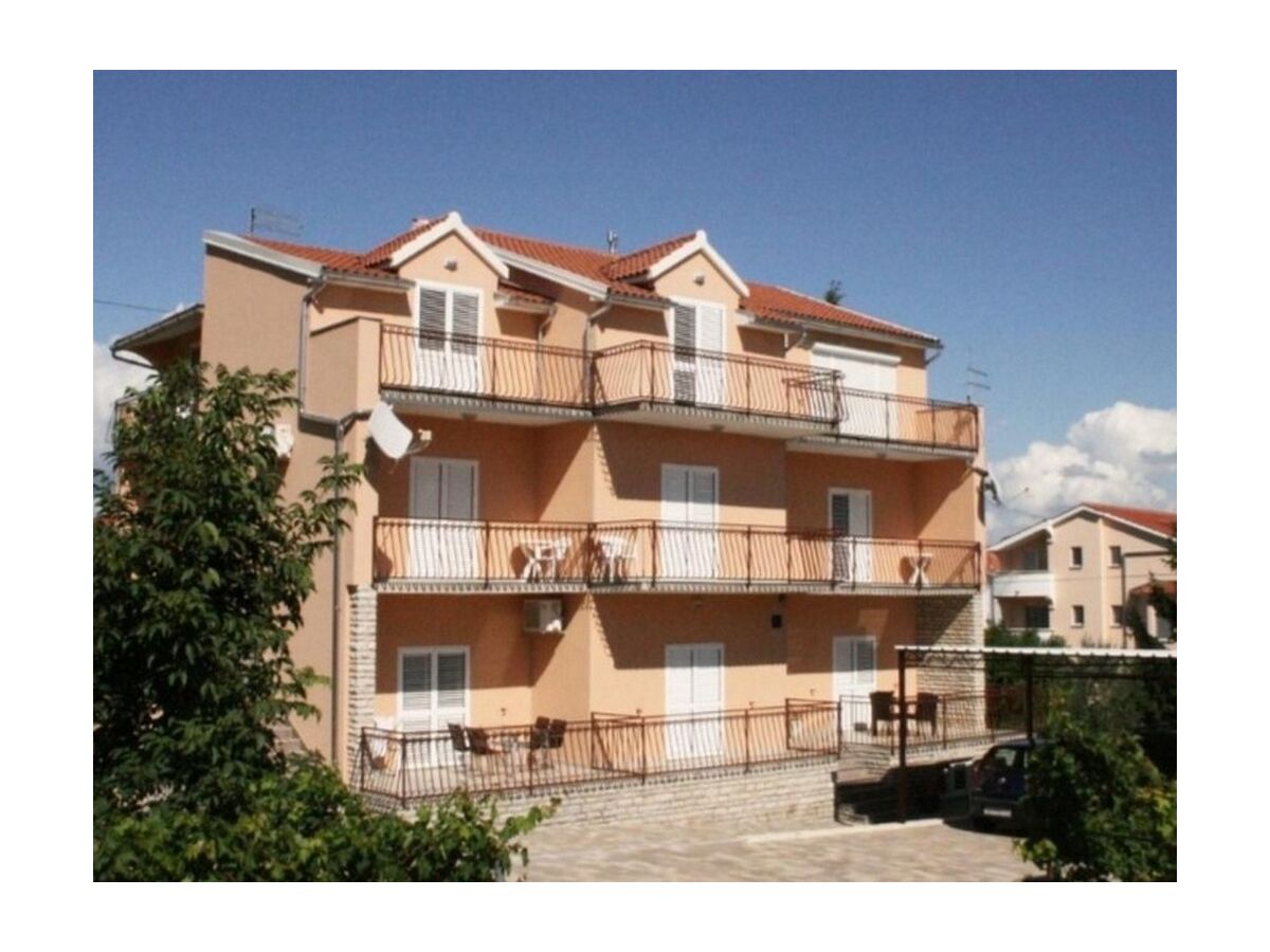Apartment Two bedroom apartment with terrace Vodice A-21743-a - Outdoor photo 2
