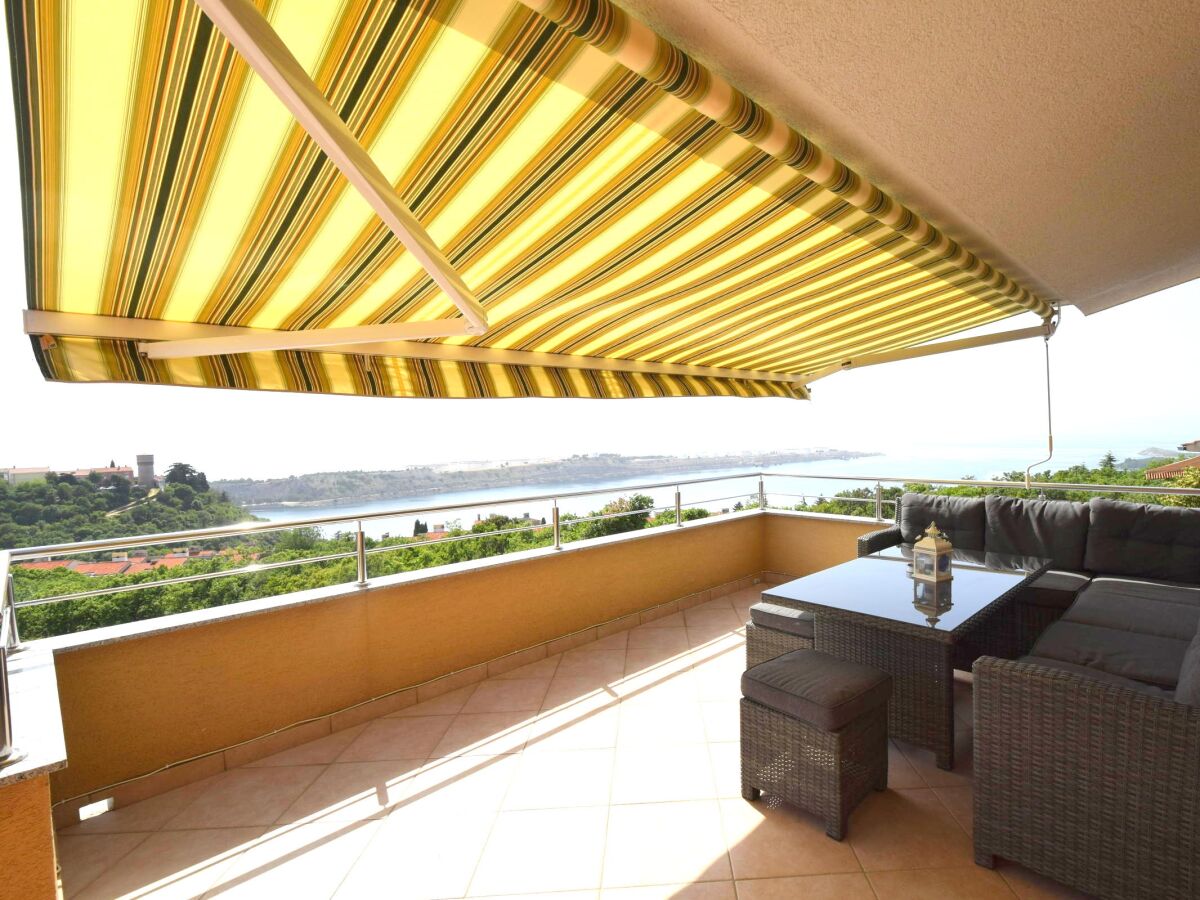 Apartment Three bedroom apartment with terrace and sea view Omišalj, Krk A-20617-b