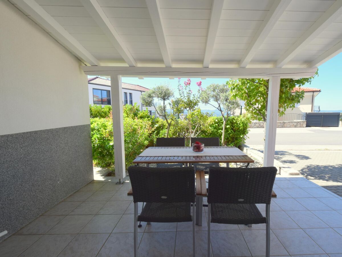 Apartment One bedroom apartment with terrace Njivice, Krk A-21902-b