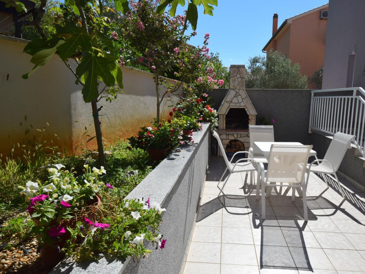 Apartment One bedroom apartment with terrace Njivice, Krk A-21902-b - Outdoor photo 3