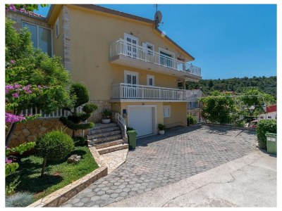 Apartment Three bedroom apartment with terrace and sea view Trogir A-21466-a - Outdoor photo 11