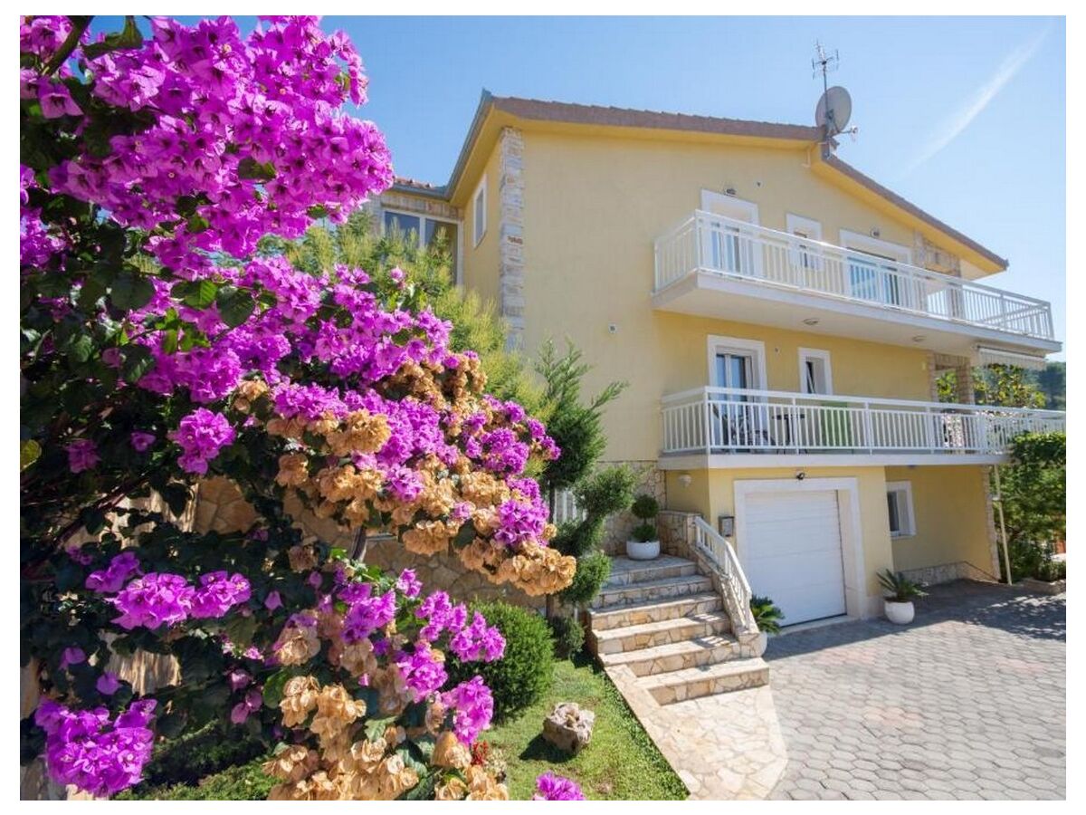 Apartment Two bedroom apartment with terrace Trogir A-21466-c