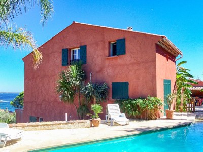 Villa with pool right on the beach in Carqueiranne in Carqueiranne - Villa