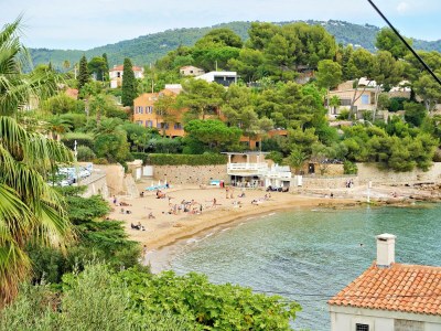 Villa with pool right on the beach in Carqueiranne - Outdoor photo 18
