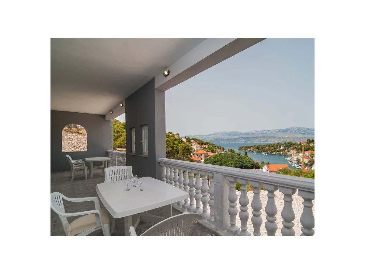 Apartment One bedroom apartment with terrace and sea view Splitska, Brač A-21974-b