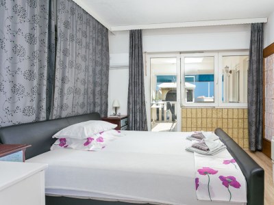 Apartment Two bedroom apartment with terrace and sea view Sumpetar, Omiš A-21633-a in Sumpetar - Apartment