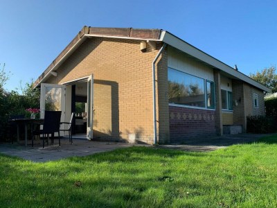 Holiday house Renovated bungalow with garden in Sint Maartenszee - Holiday house