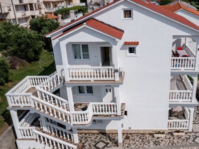 Apartment Three bedroom apartment with balcony Lopar, Rab A-22558-b - Outdoor photo 8