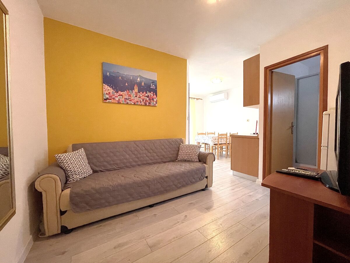 Apartment One bedroom apartment with balcony Baška, Krk A-22687-d - Outdoor photo 2