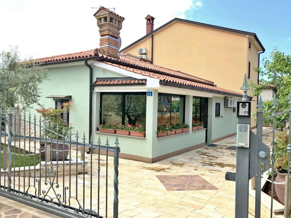 Apartment Two bedroom apartment with terrace Umag A-22722-c - Outdoor photo 3