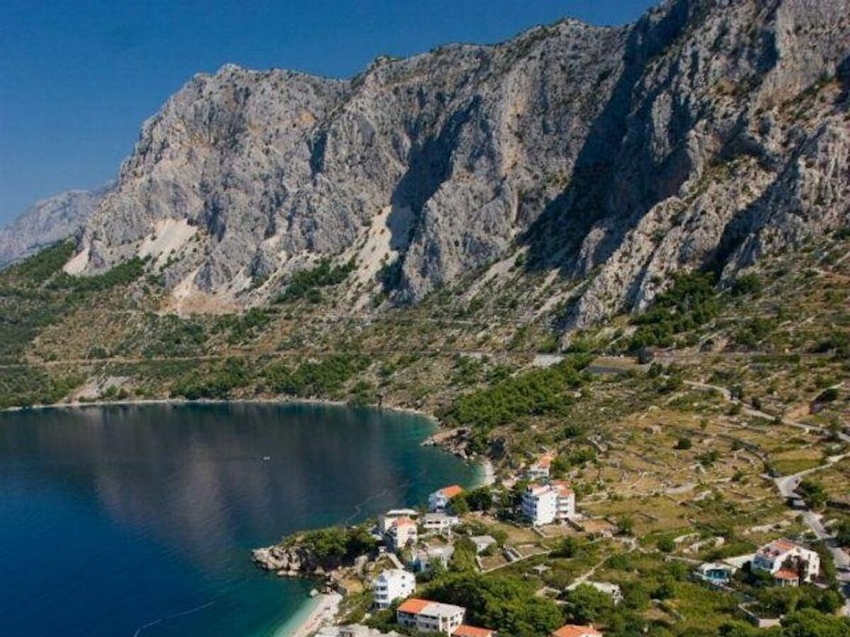 Apartment Three bedroom apartment near beach Drašnice, Makarska A-23448-a