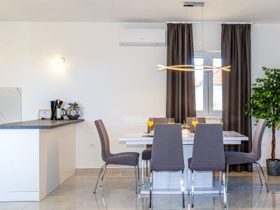 Apartment Two bedroom apartment with terrace and sea view Okrug Gornji, Čiovo A-23151-b in Okrug Gornji - Apartment