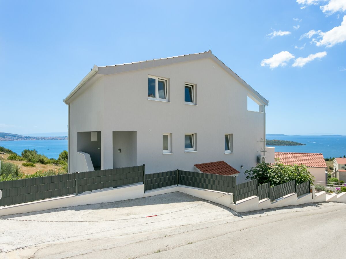 Apartment One bedroom apartment with balcony and sea view Seget Donji, Trogir A-23273-a - Outdoor photo 4