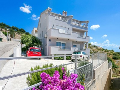 Apartment One bedroom apartment with balcony and sea view Seget Donji, Trogir A-23273-a - Outdoor photo 3