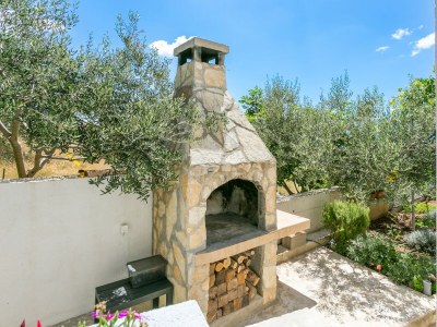 Apartment One bedroom apartment with balcony and sea view Seget Donji, Trogir A-23273-a - Outdoor photo 13