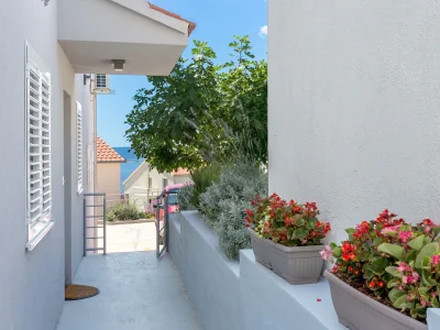 Apartment One bedroom apartment with balcony and sea view Seget Donji, Trogir A-23273-a - Outdoor photo 17