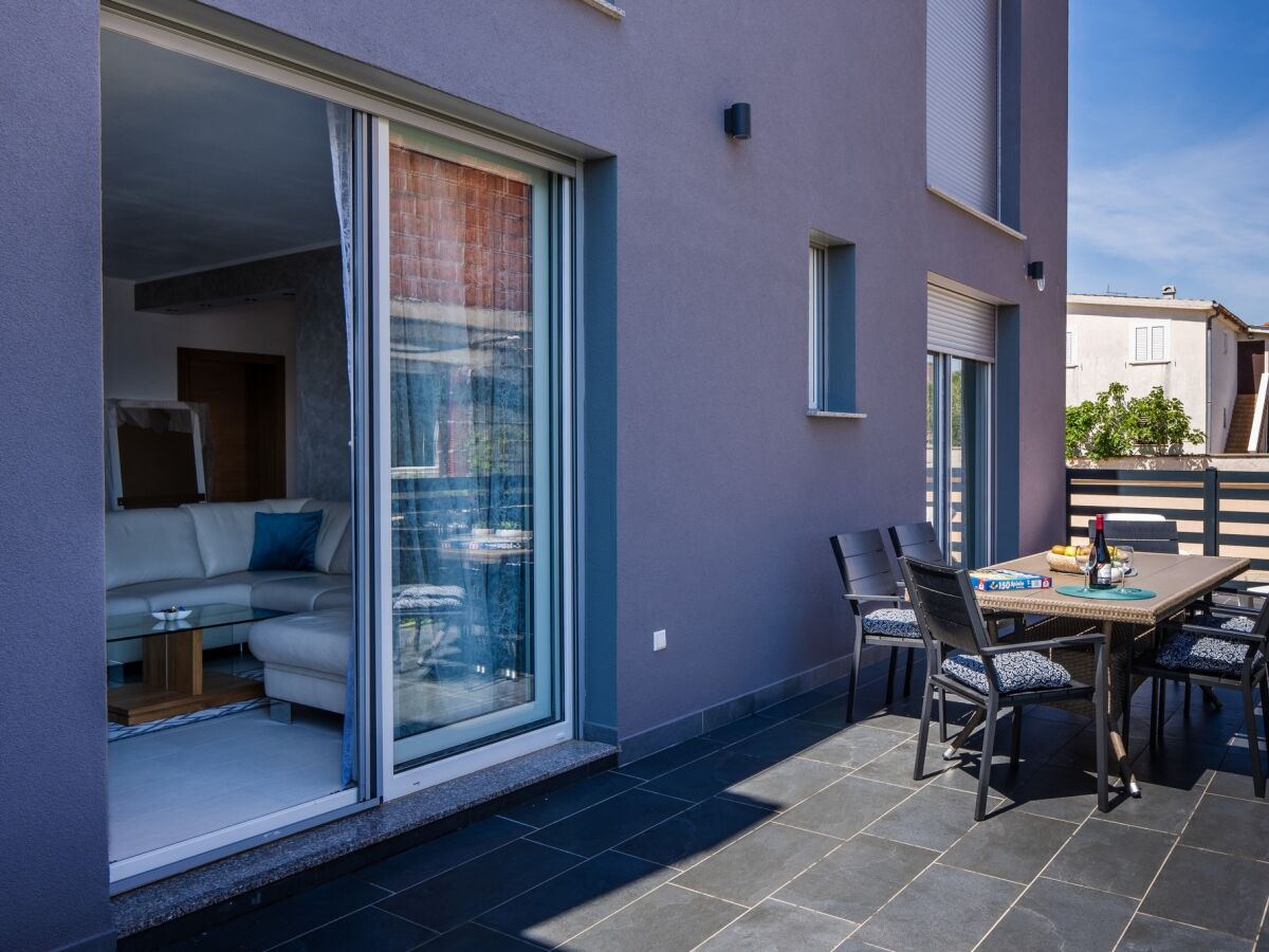 Apartment Three bedroom apartment with terrace Vir A-23252-a