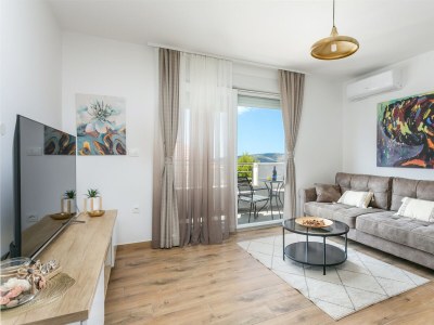Apartment One bedroom apartment with balcony and sea view Seget Donji, Trogir A-23273-b in Seget Donji - Apartment