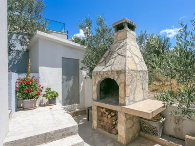 Apartment One bedroom apartment with balcony and sea view Seget Donji, Trogir A-23273-b - Outdoor photo 12