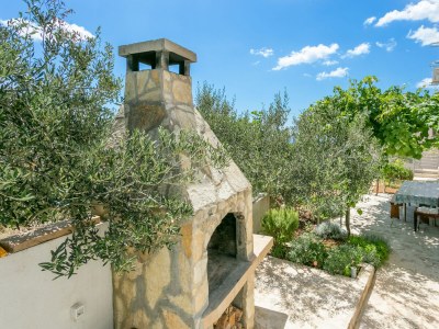 Apartment One bedroom apartment with balcony and sea view Seget Donji, Trogir A-23273-b - Outdoor photo 14