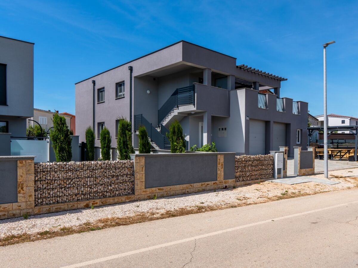 Apartment Three bedroom apartment with terrace Vir A-23252-b - Outdoor photo 2