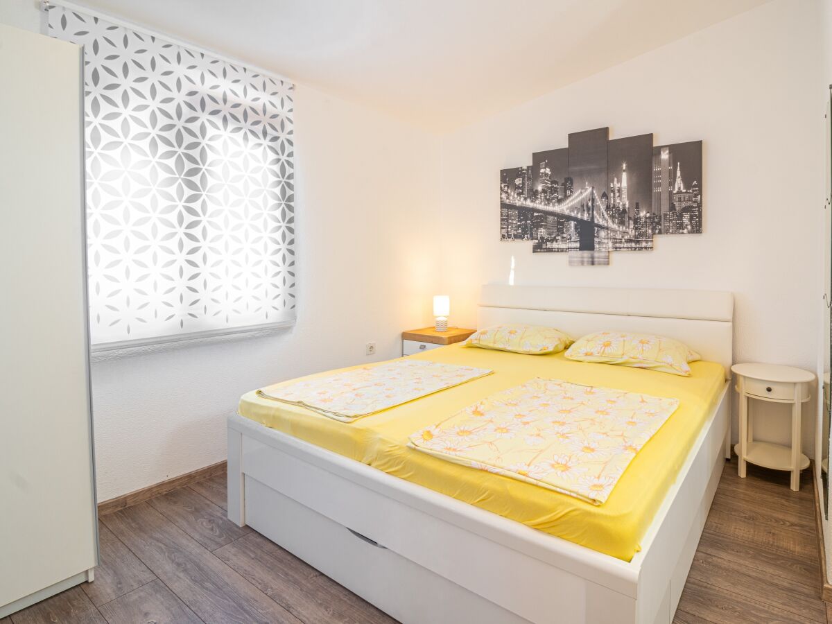 Apartment One bedroom apartment with balcony and sea view Baška, Krk A-23309-a