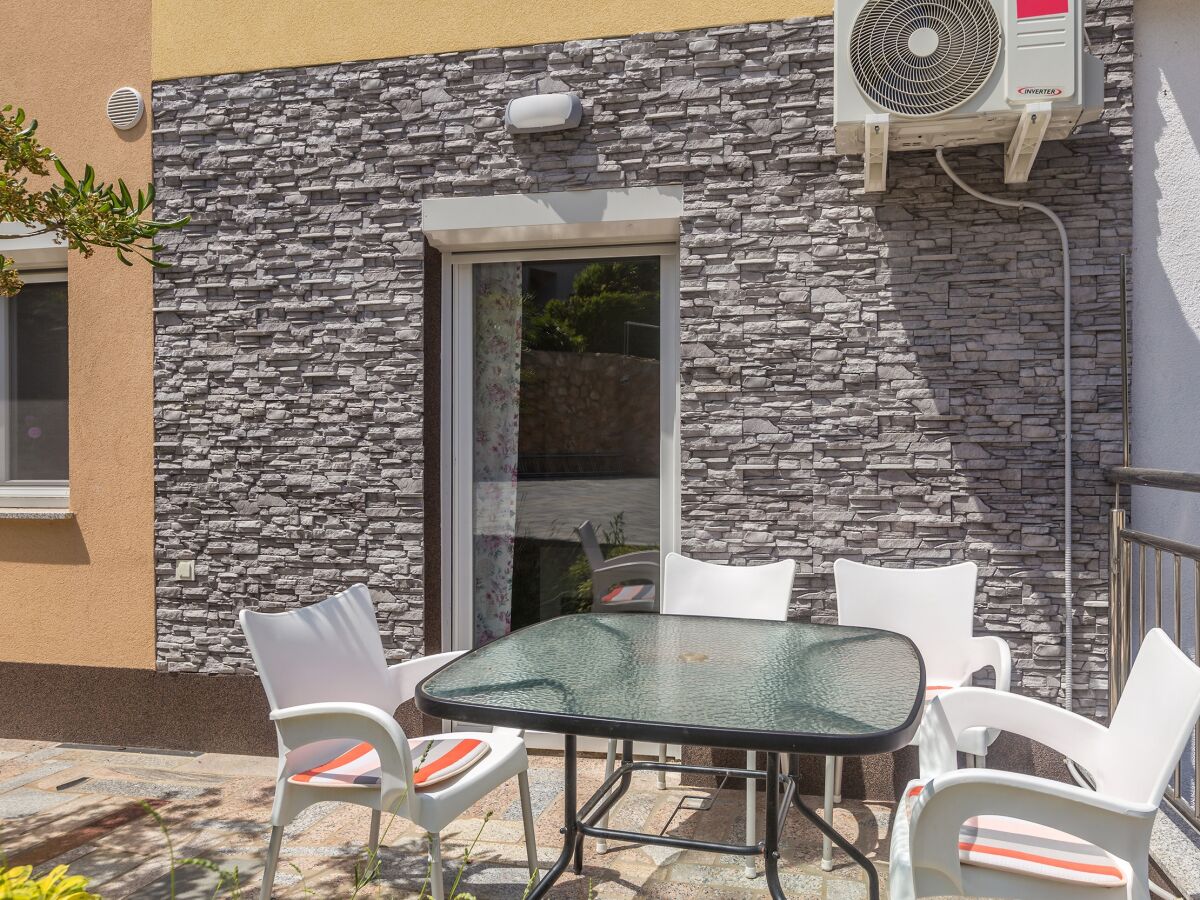 Apartment Studio flat with terrace Njivice, Krk AS-23575-a