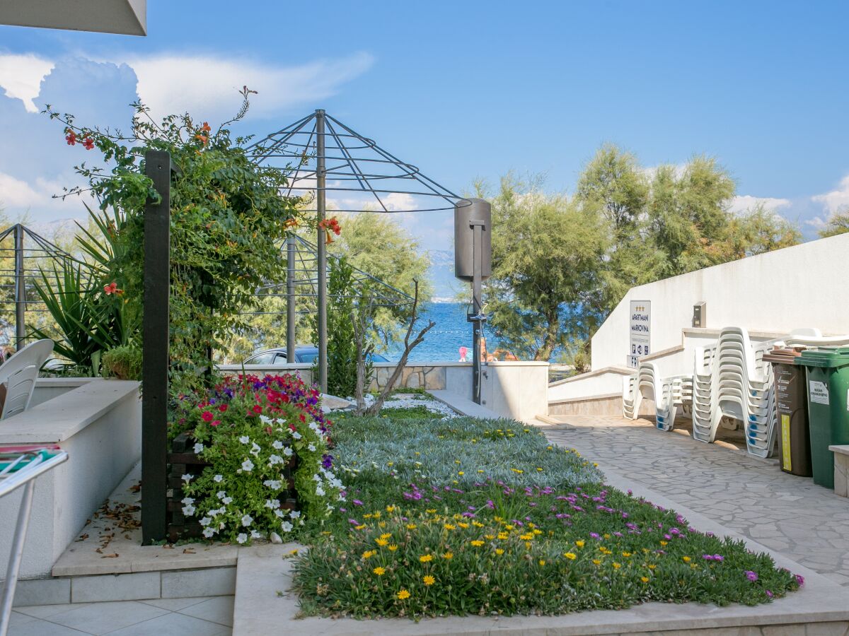 Apartment One bedroom apartment near beach Slatine, Čiovo A-23332-e