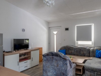 Apartment Two bedroom apartment with balcony Vir A-23334-c in Vir - Apartment