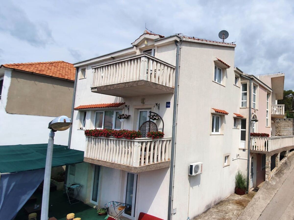 Apartment One bedroom apartment with balcony Tisno, Murter A-23720-a
