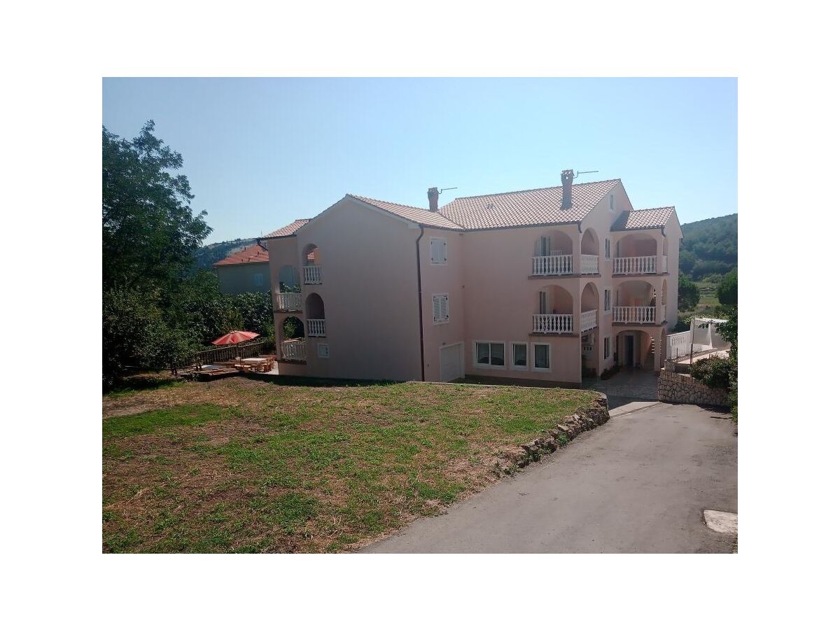 Apartment Two bedroom apartment with balcony Lopar, Rab A-23825-a