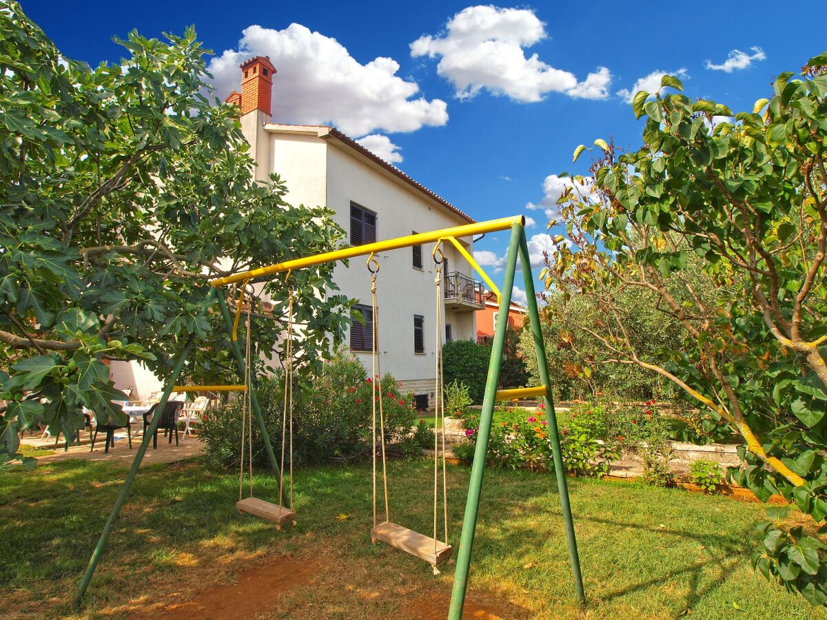 Apartment Two bedroom apartment with terrace Valbandon, Fažana A-19685-c - Outdoor photo 4