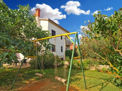 Apartment Two bedroom apartment with terrace Valbandon, Fažana A-19685-c - Outdoor photo 4