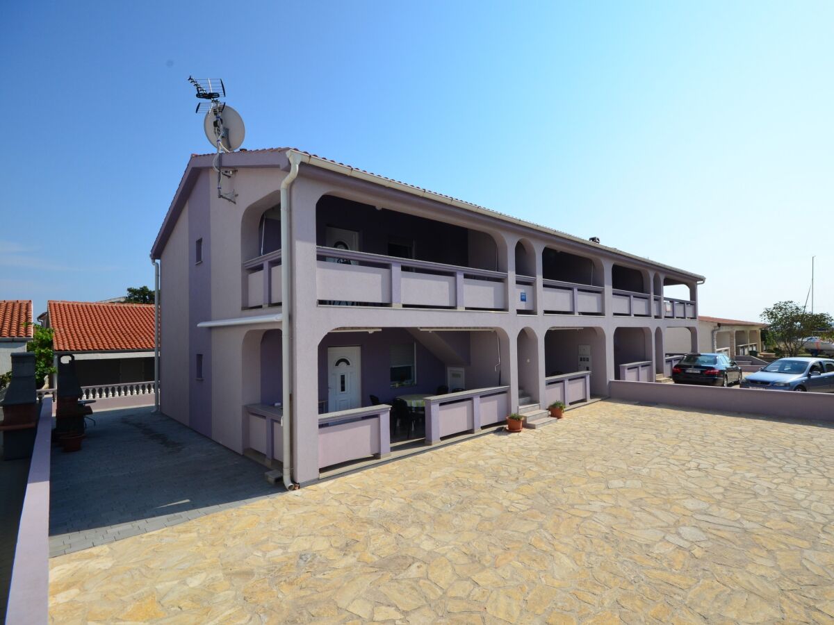 Apartment Two bedroom apartment with balcony Vir - Kozjak, Vir A-18556-c - Outdoor photo 2