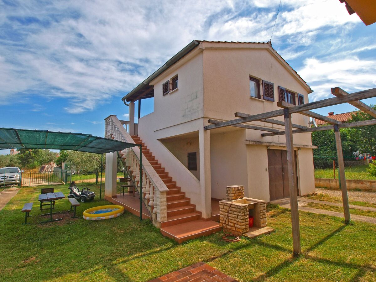 Apartment Two bedroom apartment with terrace Peroj, Fažana A-20731-a - Outdoor photo 4