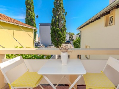 Apartment Two bedroom apartment with balcony Vir A-23519-a in Vir - Apartment