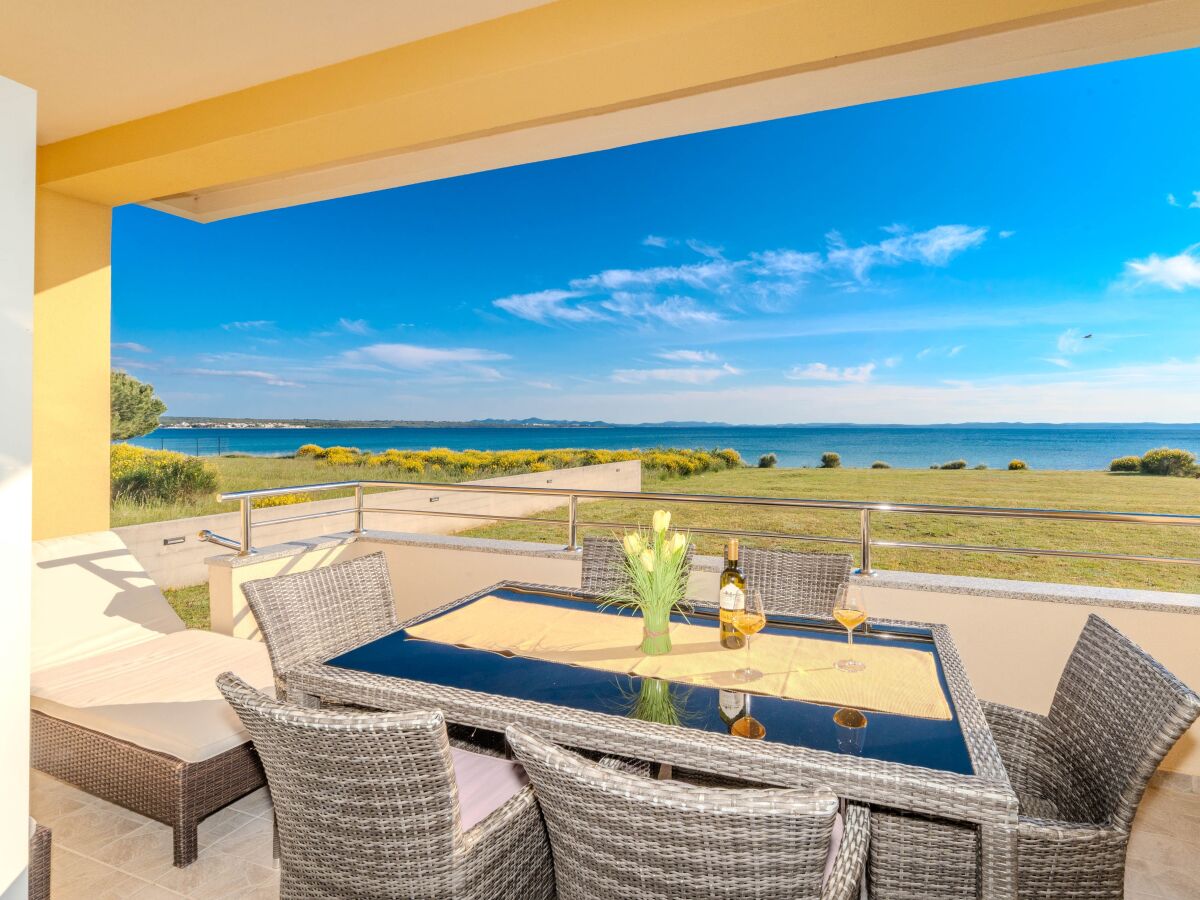 Apartment Two bedroom apartment near beach Privlaka, Zadar A-23531-c