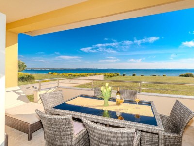 Apartment Two bedroom apartment near beach Privlaka, Zadar A-23531-c in Nin - Apartment