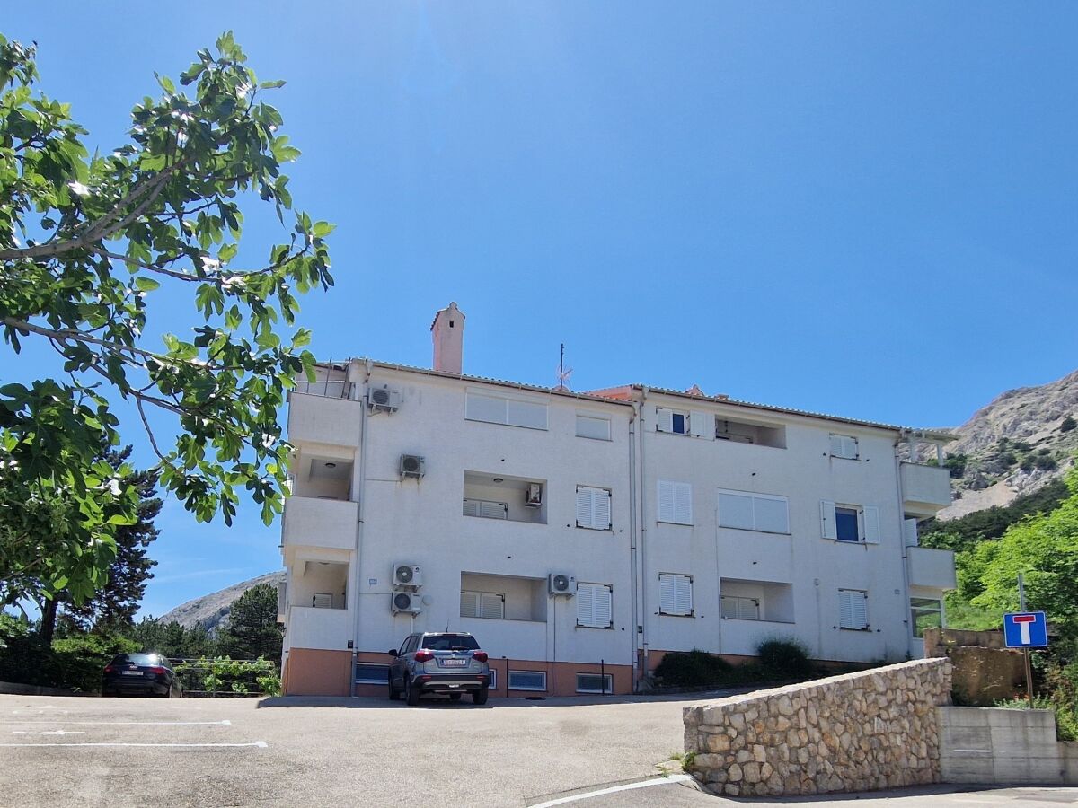 Apartment One bedroom apartment with balcony and sea view Baška, Krk A-24227-a