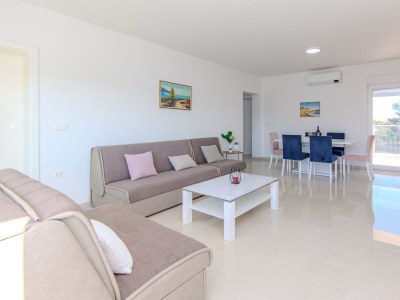 Apartment Three bedroom apartment with balcony Vir A-24307-a in Vir - Apartment