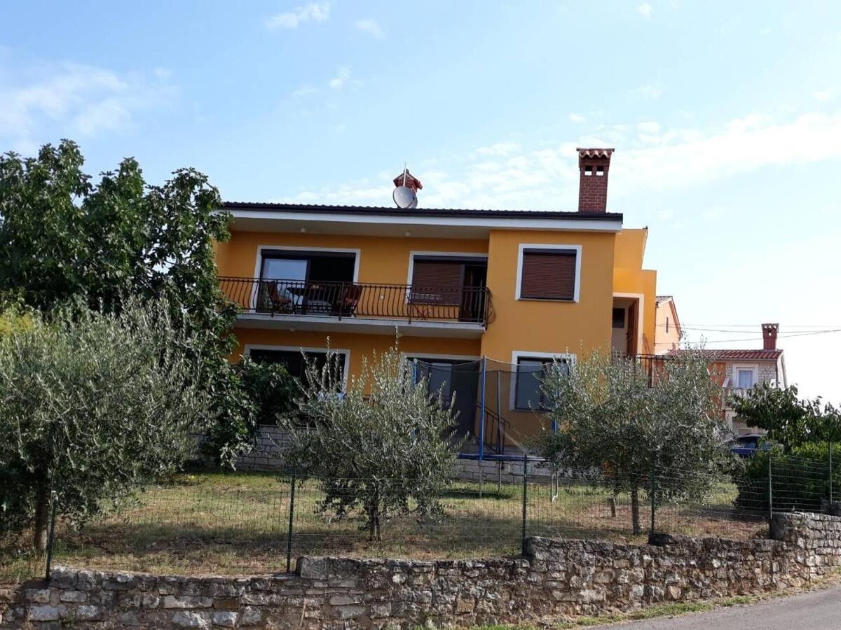 Apartment Two bedroom apartment with terrace and sea view Mugeba, Poreč A-24342-b - Outdoor photo 2