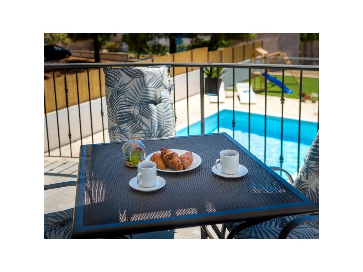 Holiday house Three bedroom house with terrace Vrpolje, Šibenik K-24345
