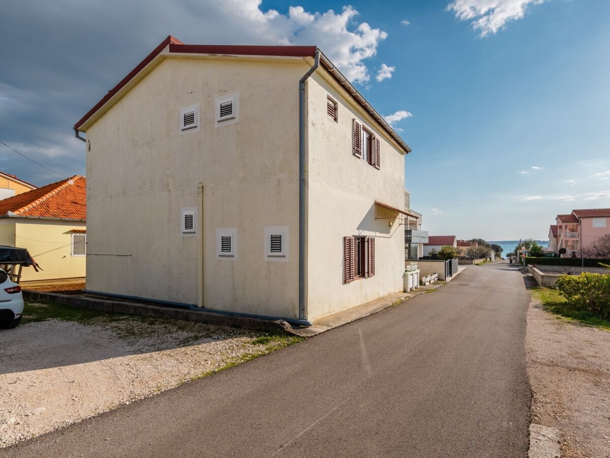 Apartment One bedroom apartment with balcony Vrsi - Mulo, Zadar A-24353-a - Outdoor photo 3
