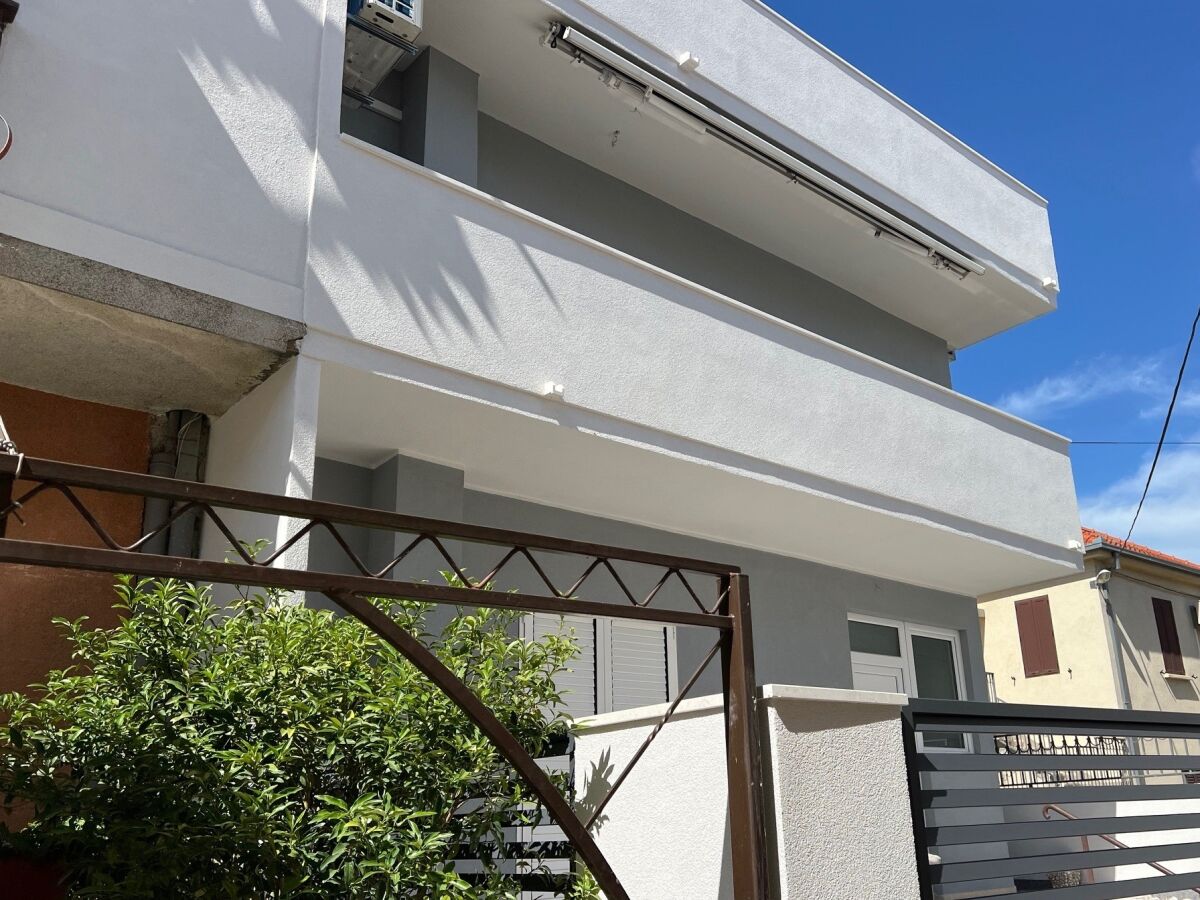 Apartment Two bedroom apartment with balcony Kaštel Stari, Kaštela A-24379-b