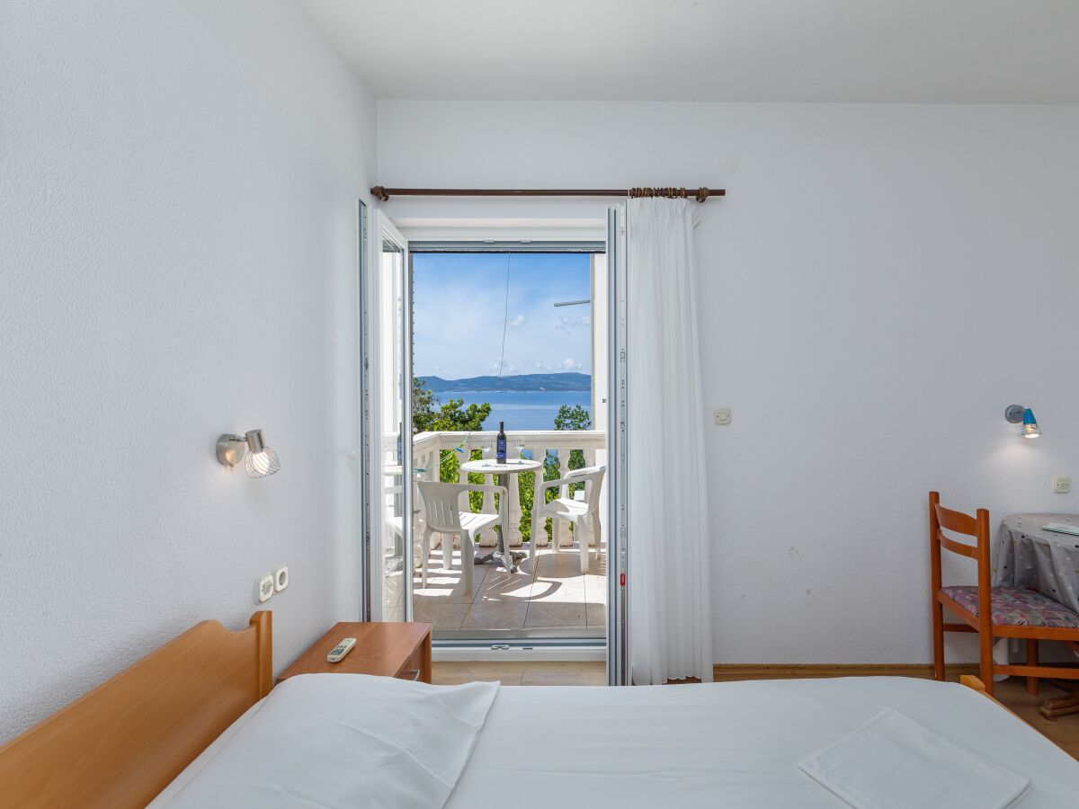 Holiday room with balcony and sea view Brela, Makarska S-24416-b