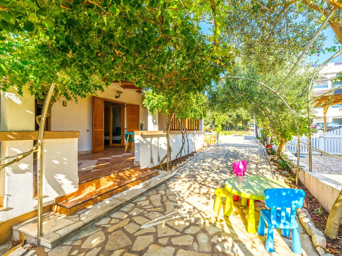 Apartment One bedroom apartment with terrace and sea view Mandre, Pag A-24492-c - Outdoor photo 3